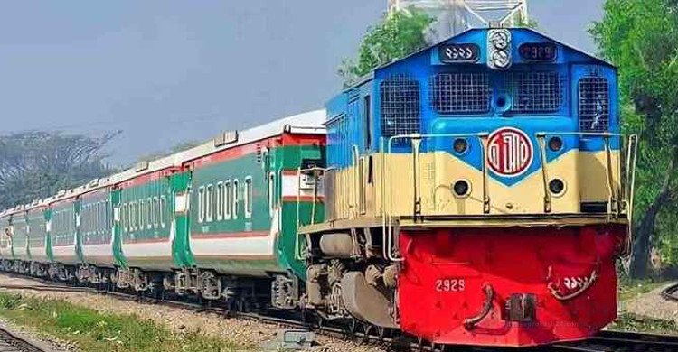 ‘পাহাড়িকা এক্সপ্রেস’ লাইনচ্যুত, সিলেটের সঙ্গে সারাদেশের রেল যোগাযোগ বন্ধ